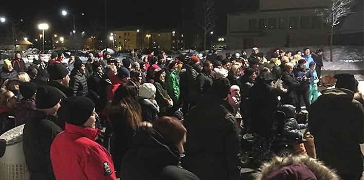 Folksamling på torg